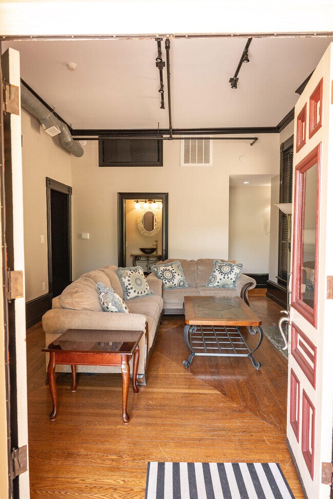 Building Photo - 275 S Limestone