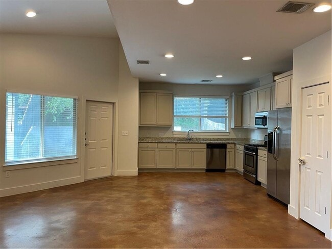 Building Photo - 3313 Thomas Kincheon St