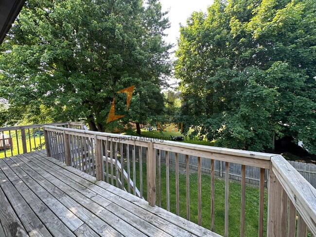 Building Photo - 5831 Creekview Ct W