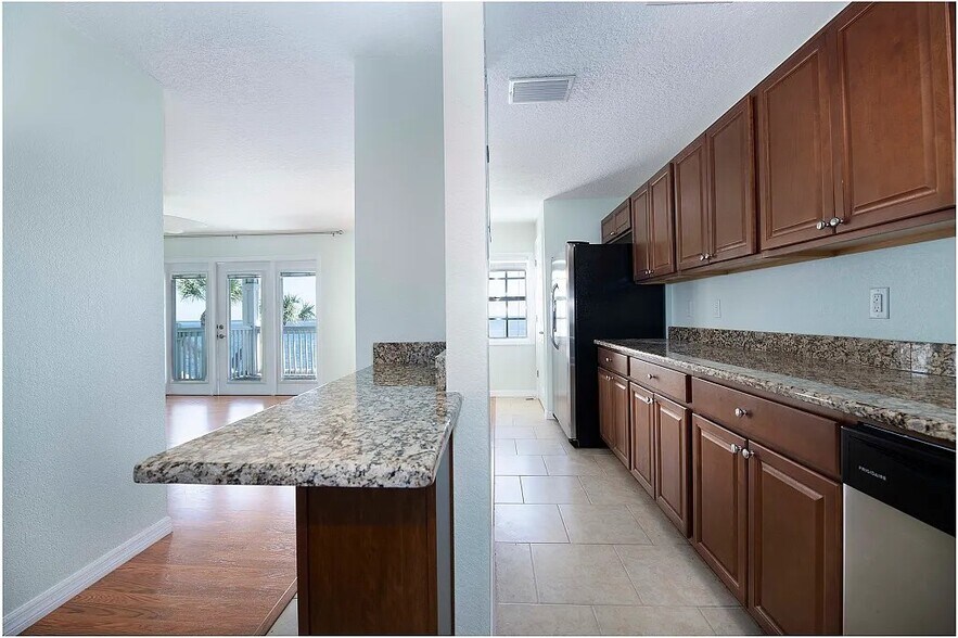Building Photo - 4858 Coquina Key Dr SE
