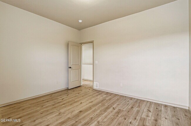 Building Photo - 3144 Hidden Creek Dr