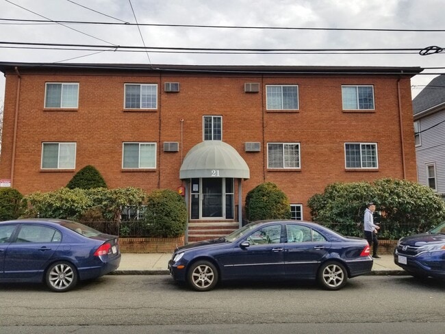 Building Photo - 2bed1ba, Newly remodeled condo on 1st floor. On bus line.