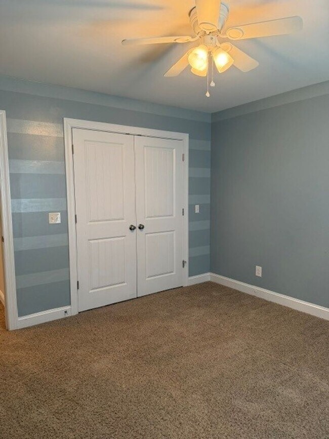 Building Photo - 4 Bed/2.5 Bath Home - Desirable Glen Laurel Subdivision - CBA School District