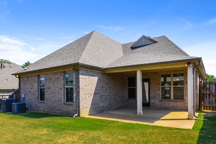 Building Photo - 6765 Whooper Swan Dr