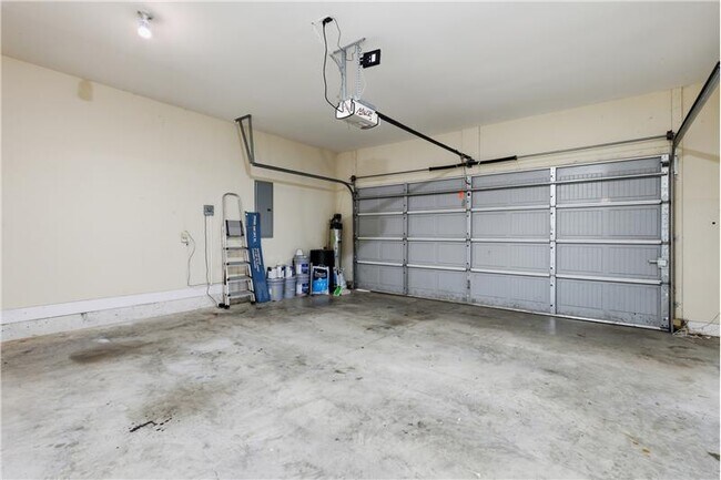 Building Photo - 13 Concordia Dr