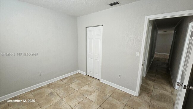 Building Photo - 1040 N 70th Ave