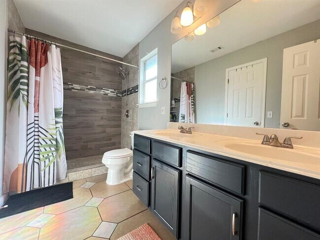 Building Photo - 223 Dana Dr