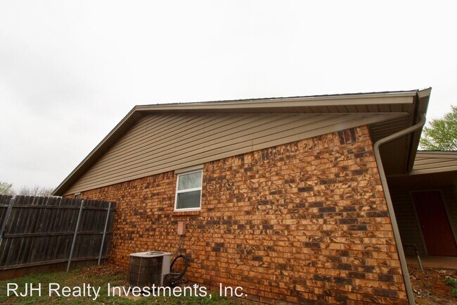 Building Photo - 901-903 Acacia Cir