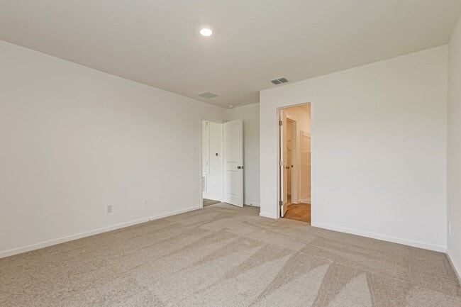 Building Photo - 543 Artemis St