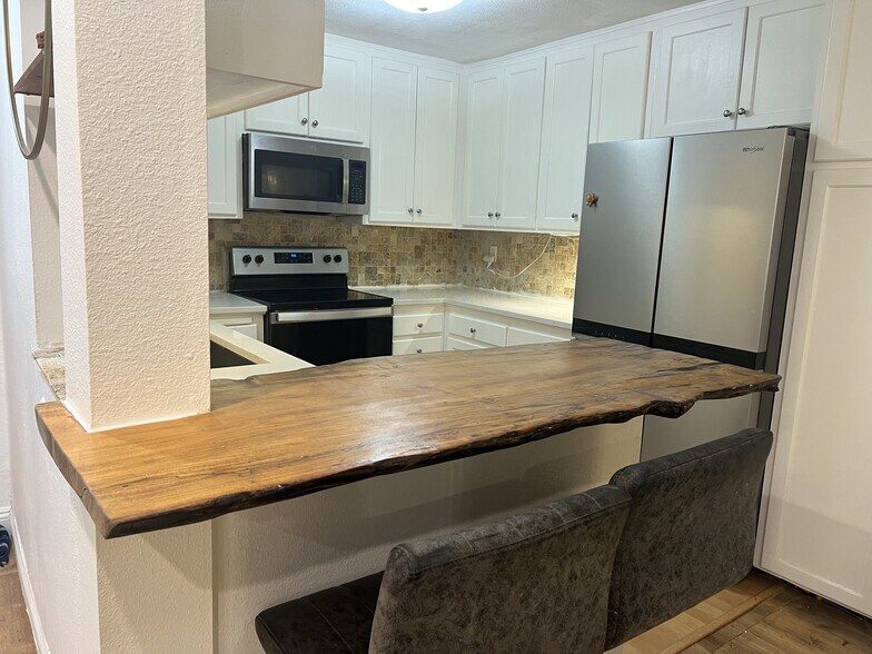 Building Photo - 439 S Catalina Ave