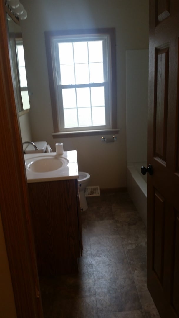 Building Photo - 3 Bedroom, 2 Bath House in Clinton, IA