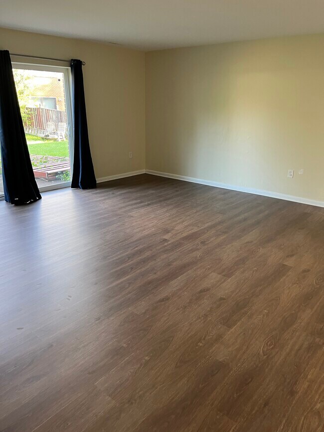 Building Photo - 2 Wimbledon Ln