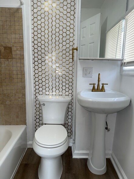 Building Photo - 123 Walnut Ave