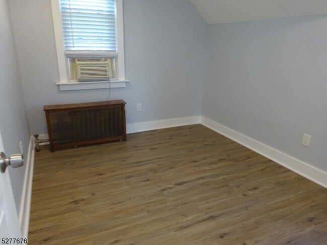 Building Photo - 54 Evergreen Ave