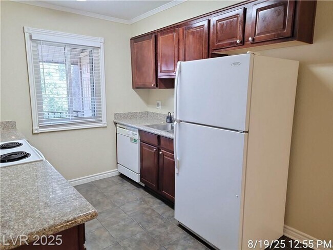 Building Photo - Adorable unit in Bella Vita community!