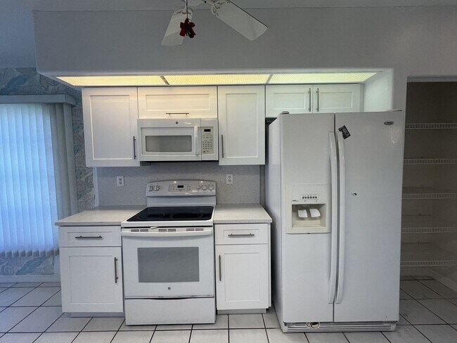 Building Photo - $2,095 ** AVAIL 9/1/25 ** LAKE SUZY ** 3 Bed / 2 Bath, Single Family Home with Lake View