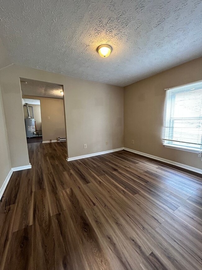 Building Photo - 2 Bedroom Single Family Home Alert!!!