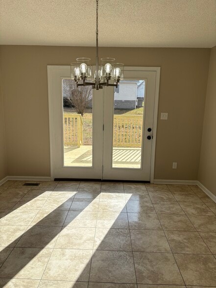 Building Photo - 648 Prince Phillip Way