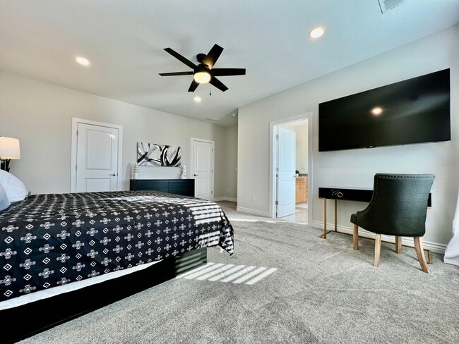 Building Photo - Luxury Home Incredible master suite Liberty Twp OH