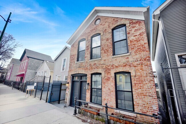 Building Photo - 1735 W Cullerton St