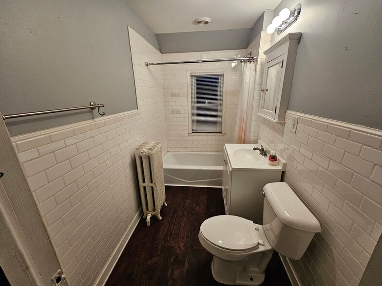 2nd Floor Bath - 3901 11th Ave S