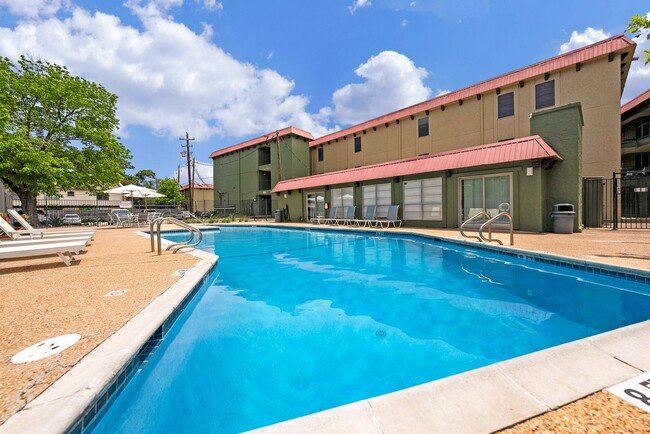 Interior Photo - Kensington Court