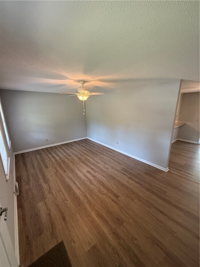 Building Photo - 112 Lynwood Dr