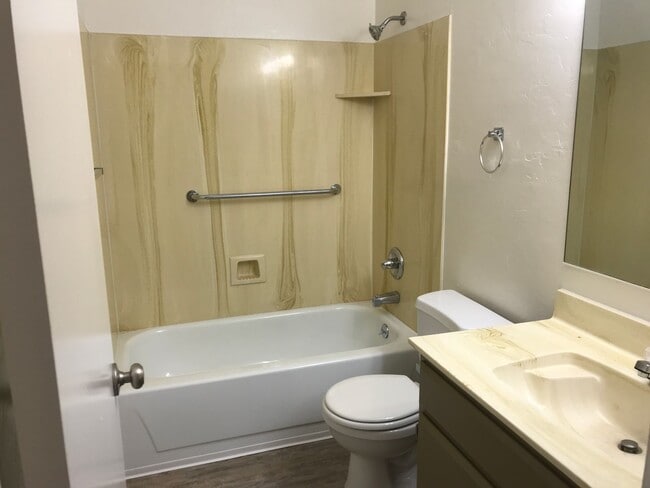 Interior Photo - 625 Dameron St.