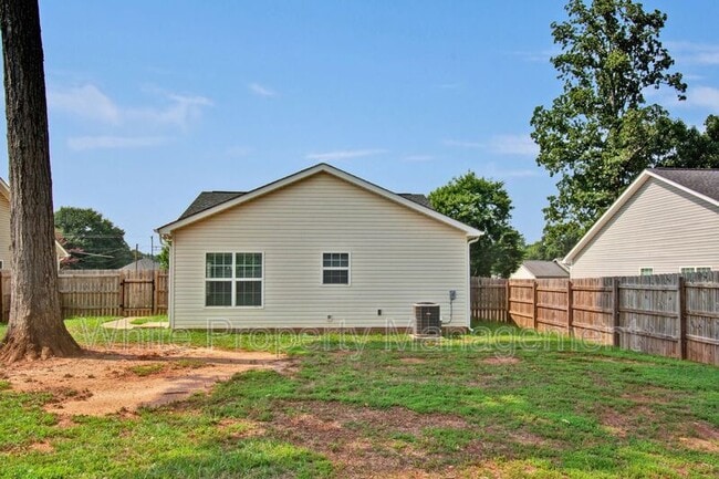 Building Photo - 49 Linford St