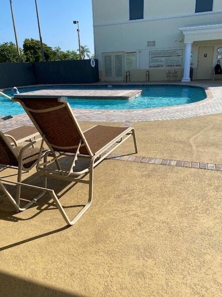 Building Photo - 19 Golfs Edge