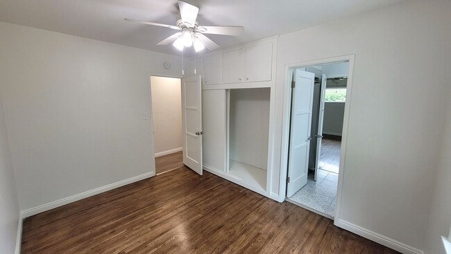 Building Photo - 3 Bed 2 Bath House Available Now!