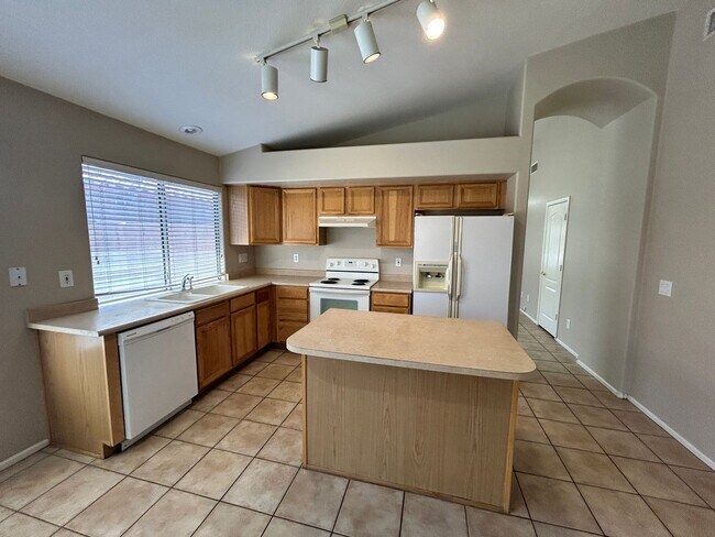 Building Photo - Warm, Inviting 3 Bed / 2bath Home in Canyo...