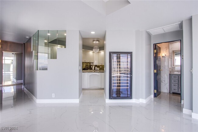 Building Photo - 3111 Bel Air Dr