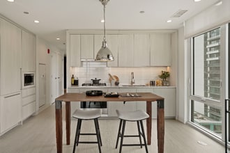 Building Photo - 352 N Union Ave