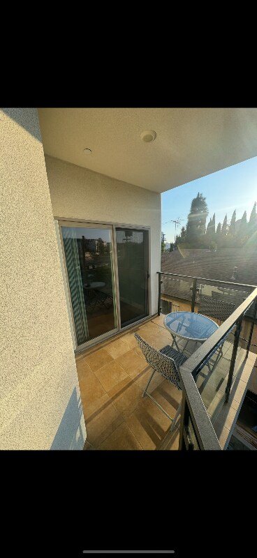 Building Photo - 5537 La Mirada Ave