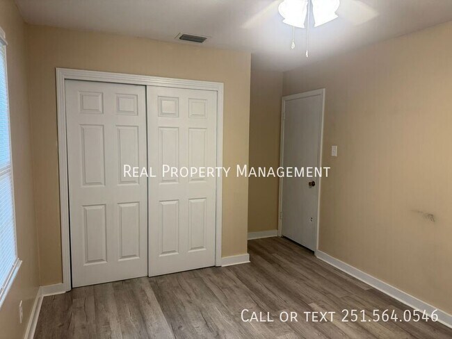 Building Photo - 4440 Nicholl Dr