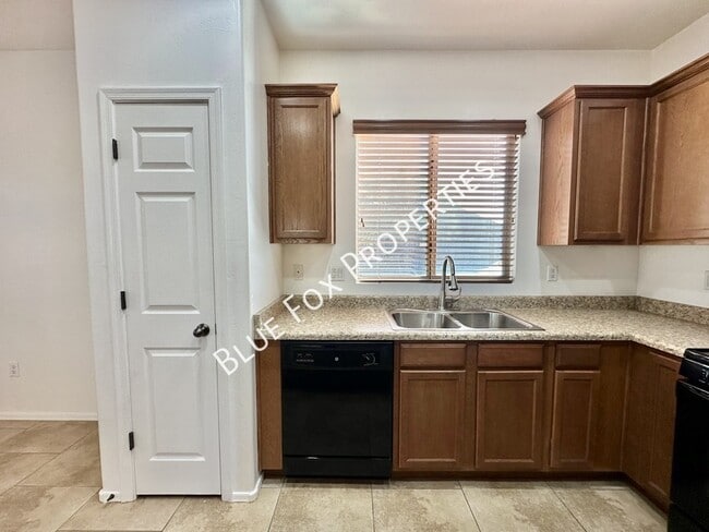 Building Photo - 12830 N Fox Hollow Dr