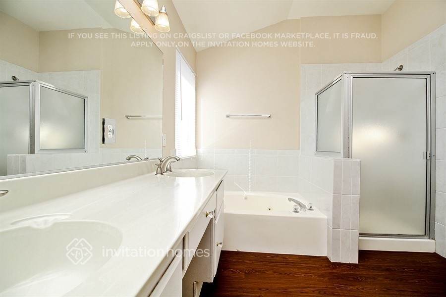 Building Photo - 3301 Hyannis Cir