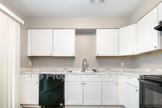 Building Photo - 600 Camrose Dr