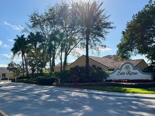 Building Photo - 1140 Sorrento Dr