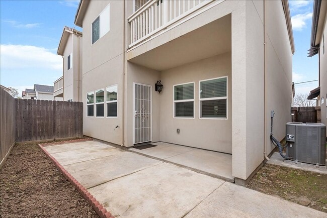 Building Photo - 6200 Fowler Ave