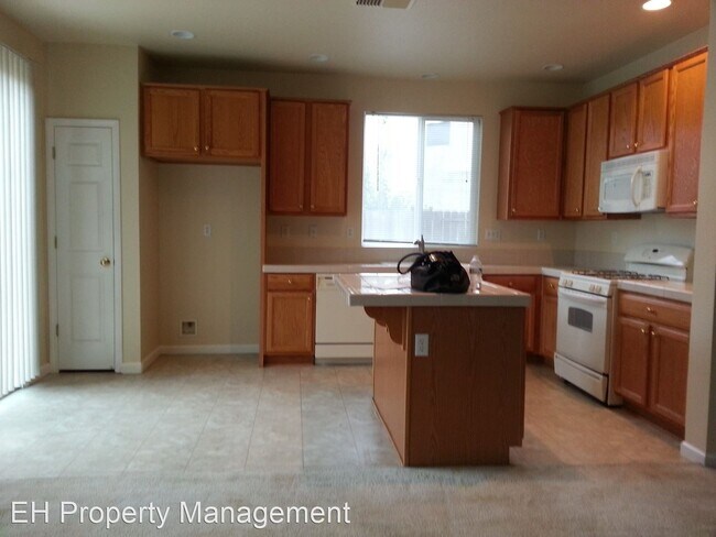 Building Photo - 4 br, 2.5 bath House - 8851 Black Marlin C...