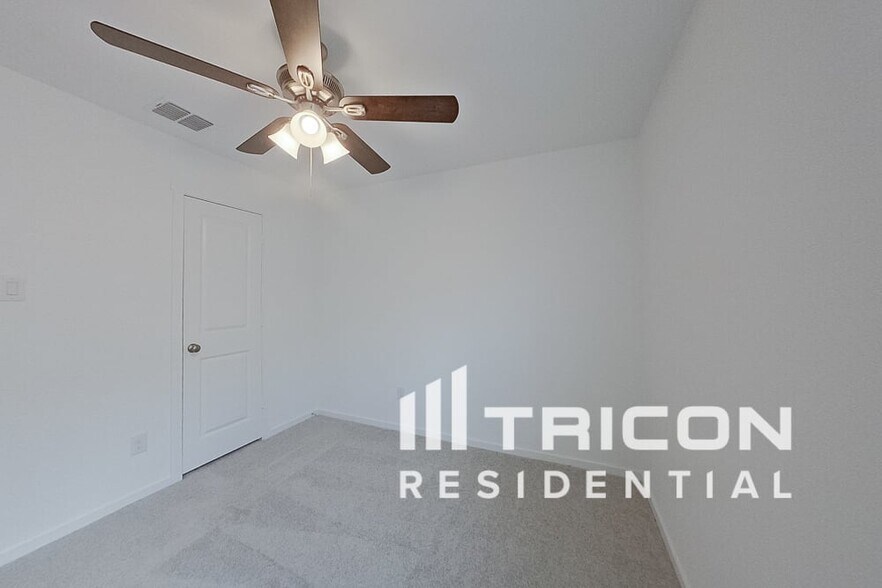 Building Photo - 907 Ponderosa Ln
