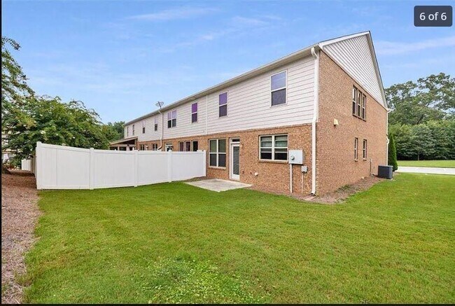 Building Photo - 3689 Brockenhurst Dr