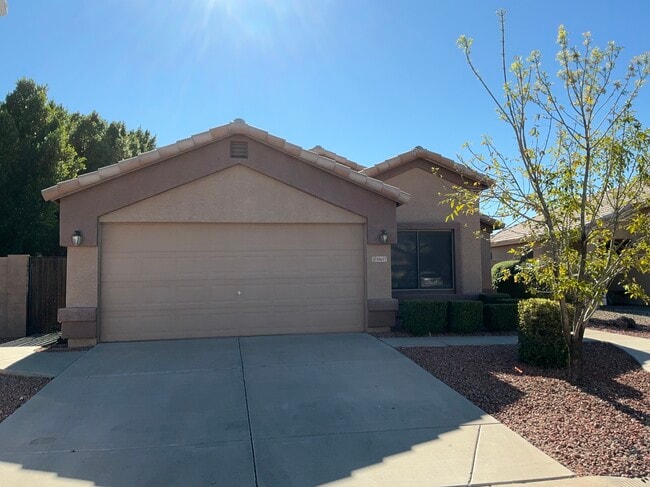 Building Photo - 10657 E Enid Ave