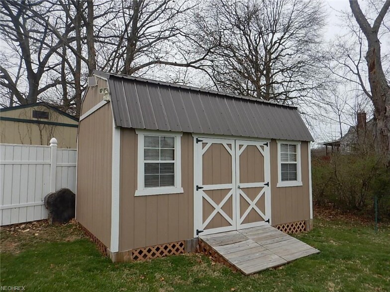 Building Photo - 525 Delford Ave NW