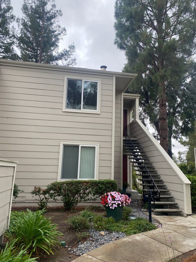 Building Photo - The Foothills Condo, 2 BD / 2 BA Single St...
