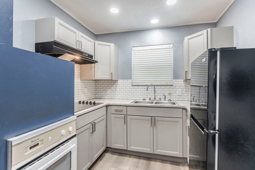 Building Photo - 1016 S Chester St