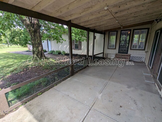 Building Photo - Spacious Split-Level Home in Columbia Stat...