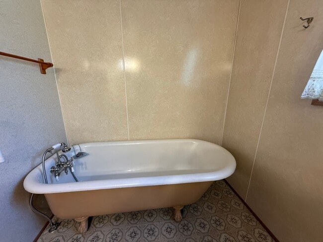 Building Photo - Cute Ashland Cottage | Two bedroom, two bath home | Available Now